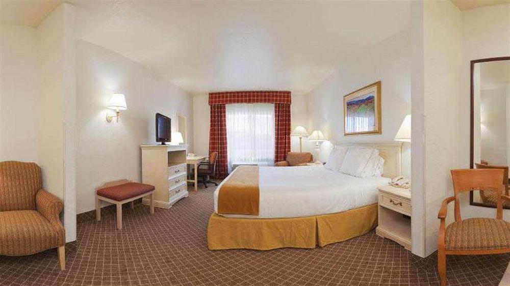 Holiday Inn Express Hotel & Suites Ames By Ihg Exterior foto