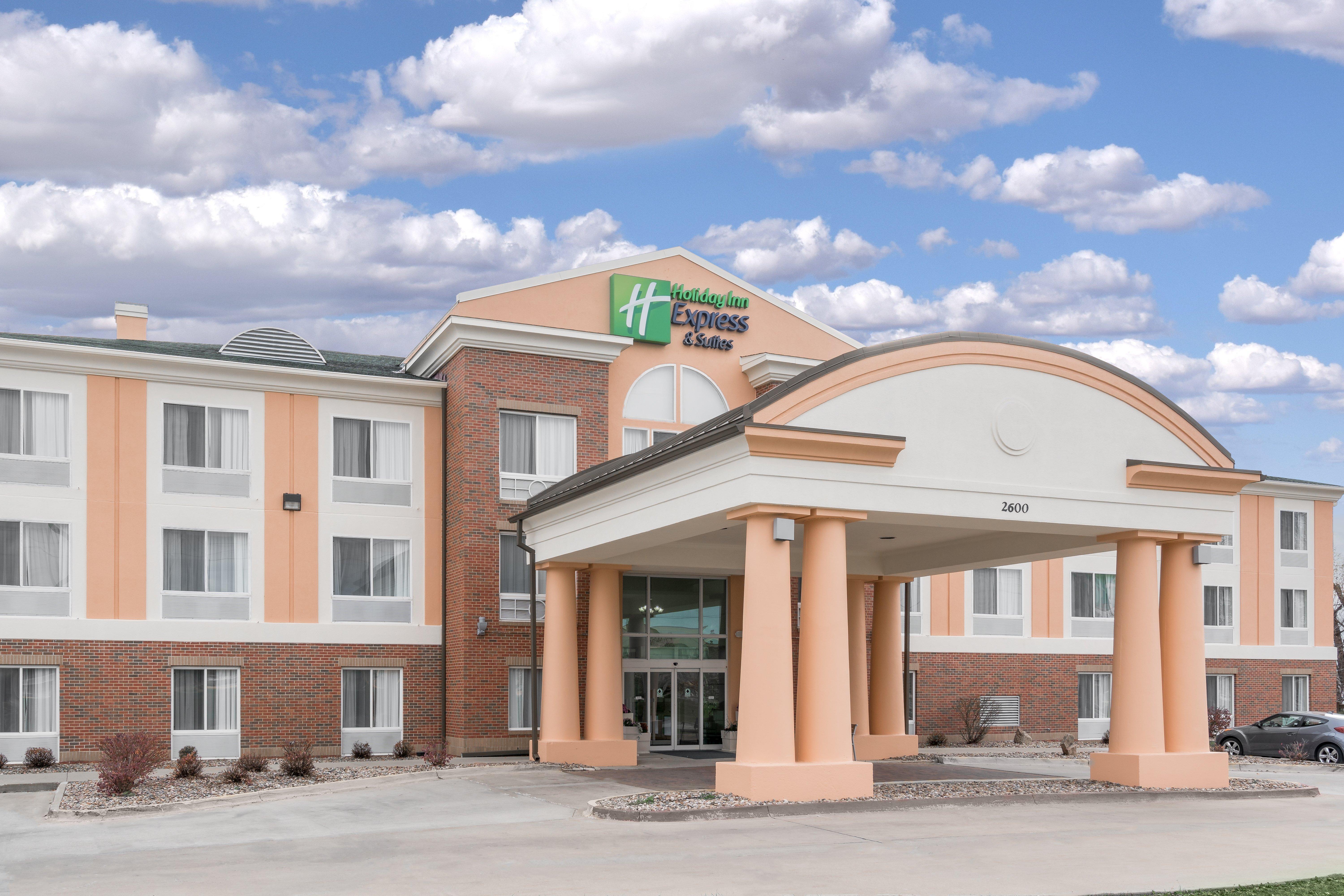 Holiday Inn Express Hotel & Suites Ames By Ihg Exterior foto