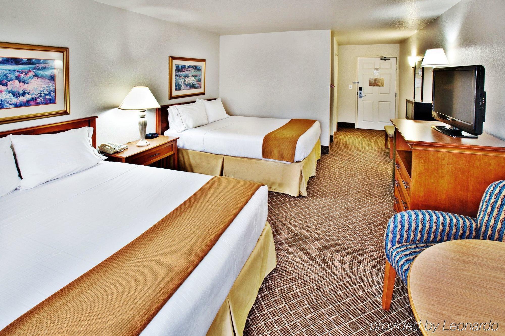 Holiday Inn Express Hotel & Suites Ames By Ihg Exterior foto