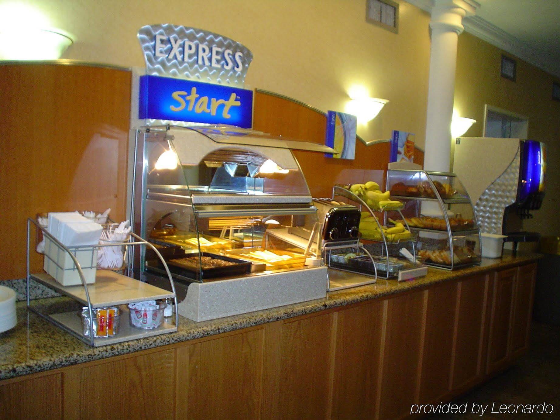 Holiday Inn Express Hotel & Suites Ames By Ihg Exterior foto